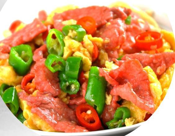 B05 Noodle with Beef and Egg and Hot Pepper 碎椒牛肉鸡蛋拌面